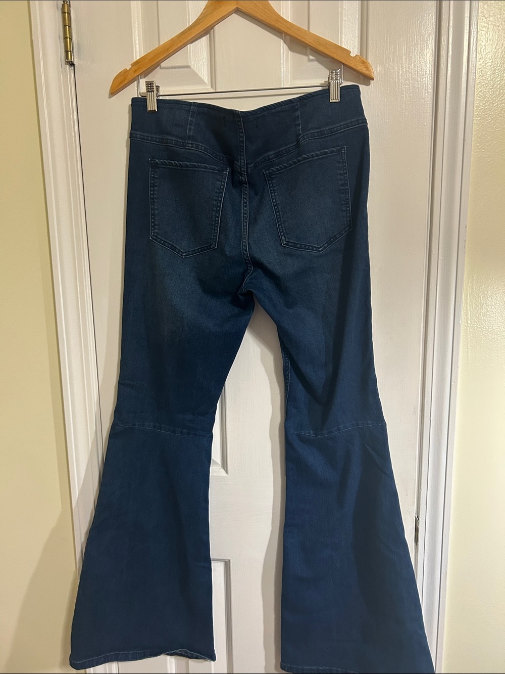 Free People Penny Dark Blue Flare Women’s Jeans, Size 31 (12) - Picture 6 of 9